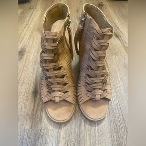 DV zip on the side heels. size 8.5 Nude color chunky 4inch heel.